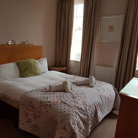 The Antelope At Upavon Hotell Eksteriør bilde
