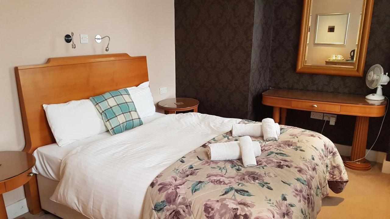 The Antelope At Upavon Hotell Eksteriør bilde