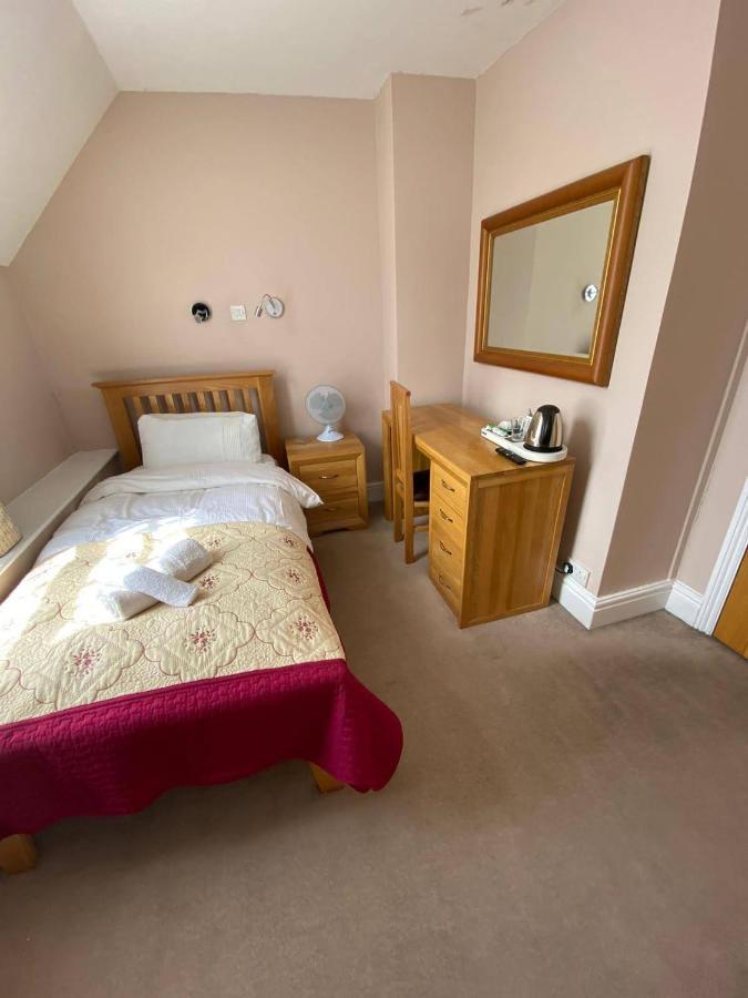The Antelope At Upavon Hotell Eksteriør bilde