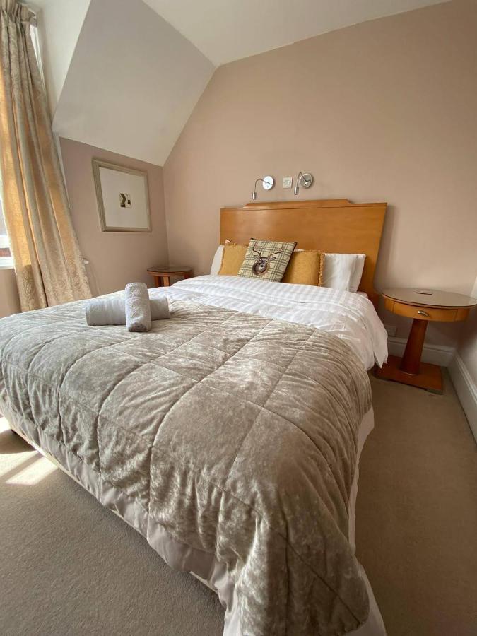 The Antelope At Upavon Hotell Eksteriør bilde